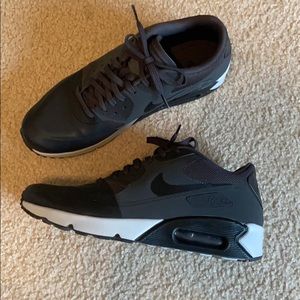 Nike Men’s Airmax Black Size 8.5 US